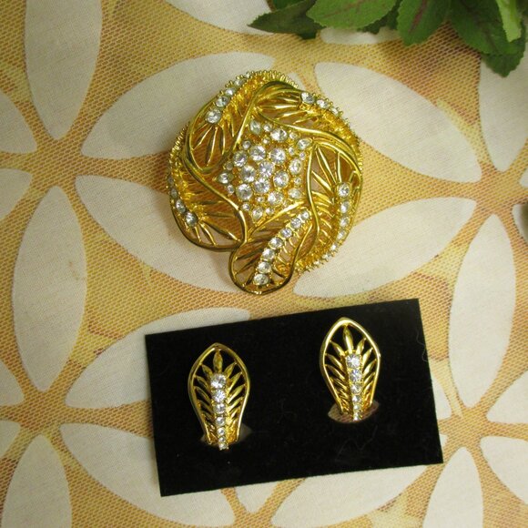 ESTATE STYLE Rhinestone Gold Brooch Earrings Set ~ VINTAGE Gold Plate Rhinestone - Picture 9 of 15